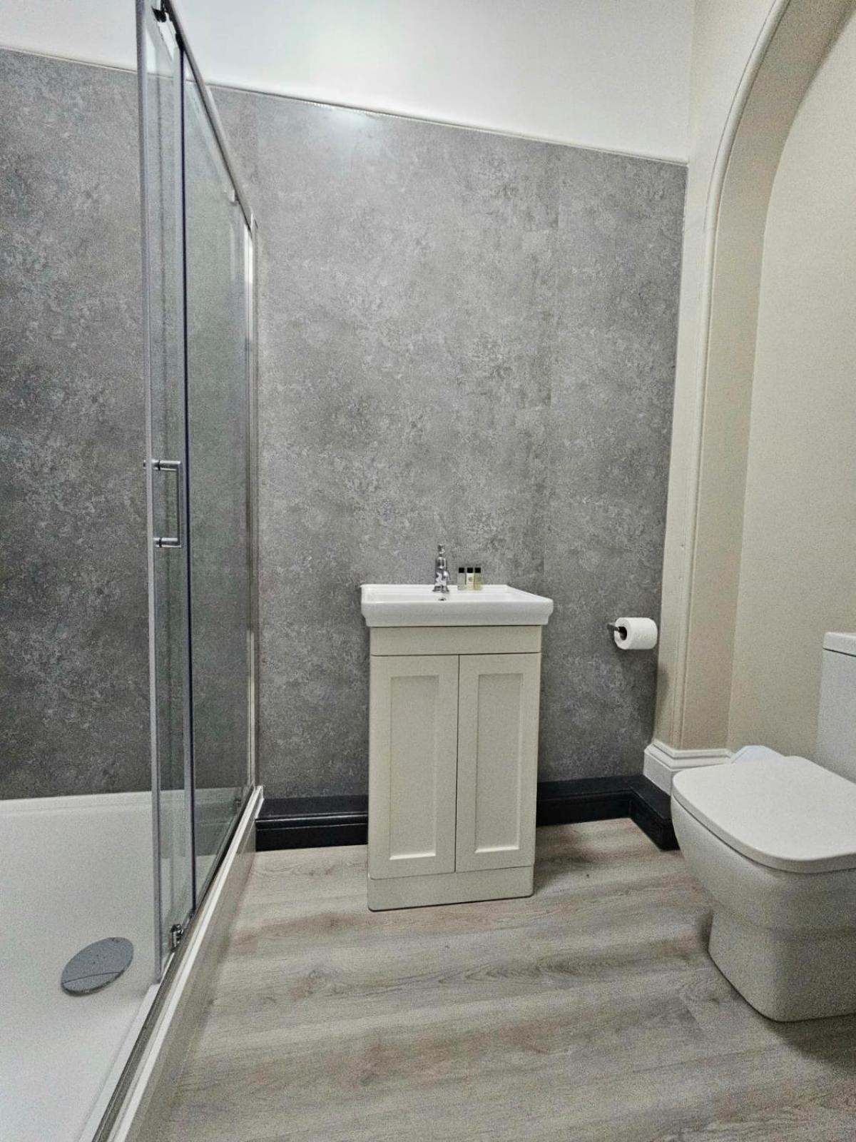 Broomfield Guest house *